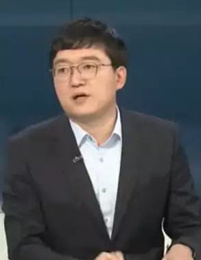 김수민 시사평론가