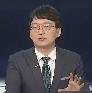 김수민 평론가 프로필