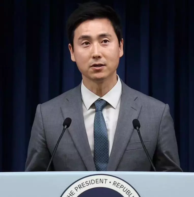 김기흥 부대변인 학력